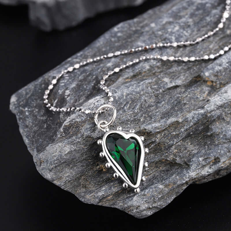 Inlaid green heart zirconia heart pendant necklace 