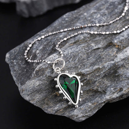 Inlaid green heart zirconia heart pendant necklace 